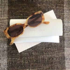 Velvet canyon sunglasses 🕊